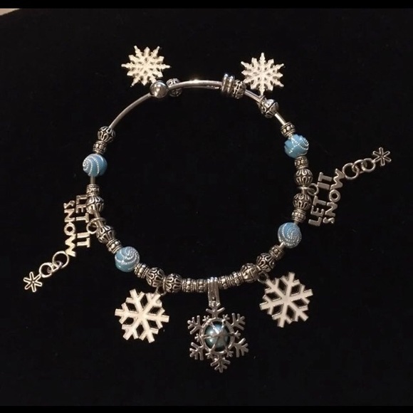 Snow themed Bracelet - Picture 1 of 2